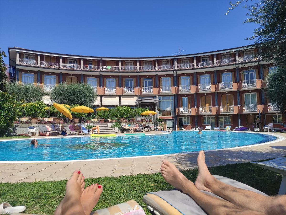 Piscina di Hotel Continental o nelle vicinanze