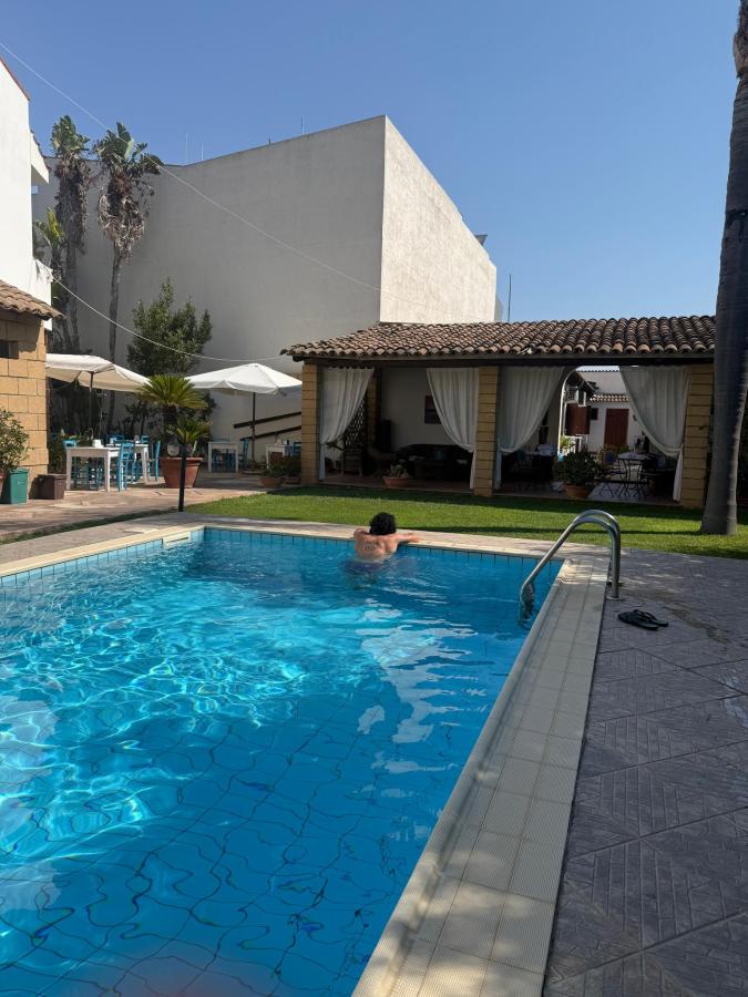 Piscina di Brunelli Residence o nelle vicinanze