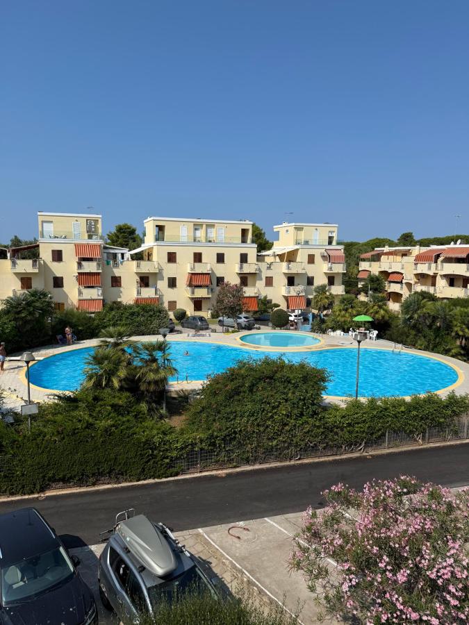 Piscina di TopFloor apt with furnished terrace near the sea o nelle vicinanze