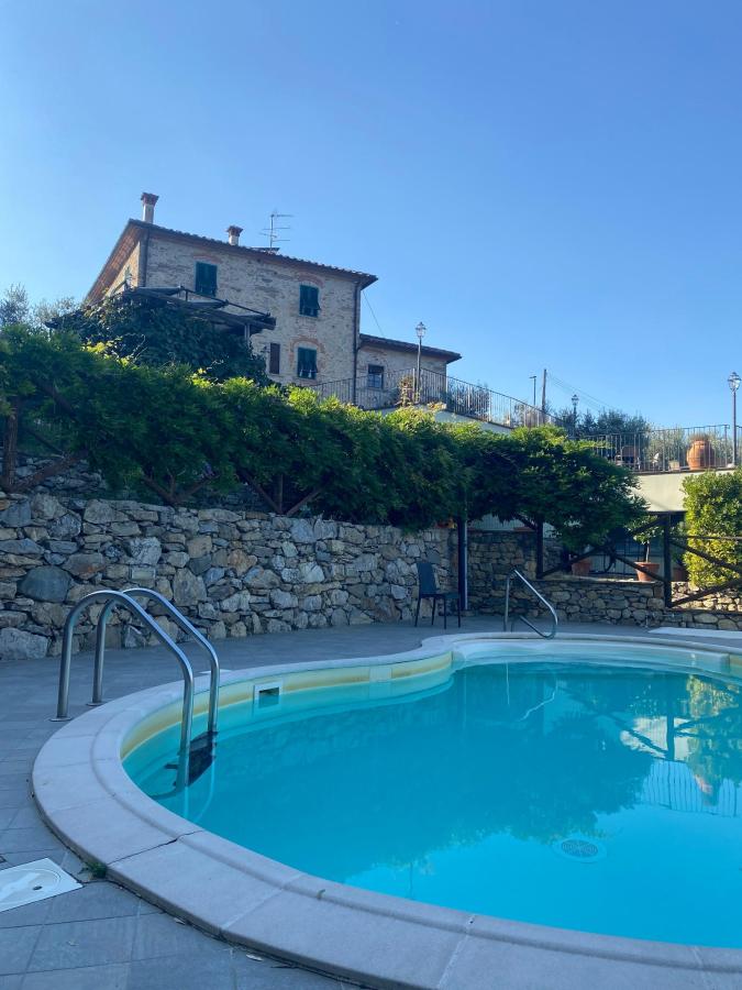 Piscina di Agriturismo Il Calesse o nelle vicinanze