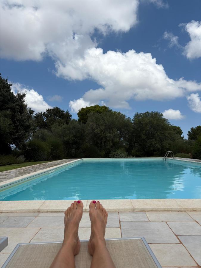 Piscina di CASA NEL VERDE CON GIARDINO E PISCINA PRIVATA o nelle vicinanze