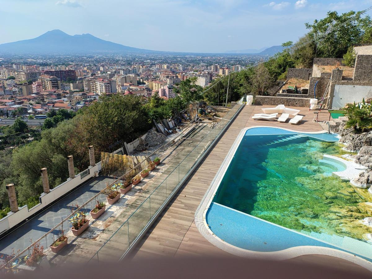 Piscina di Villa Di Natale o nelle vicinanze