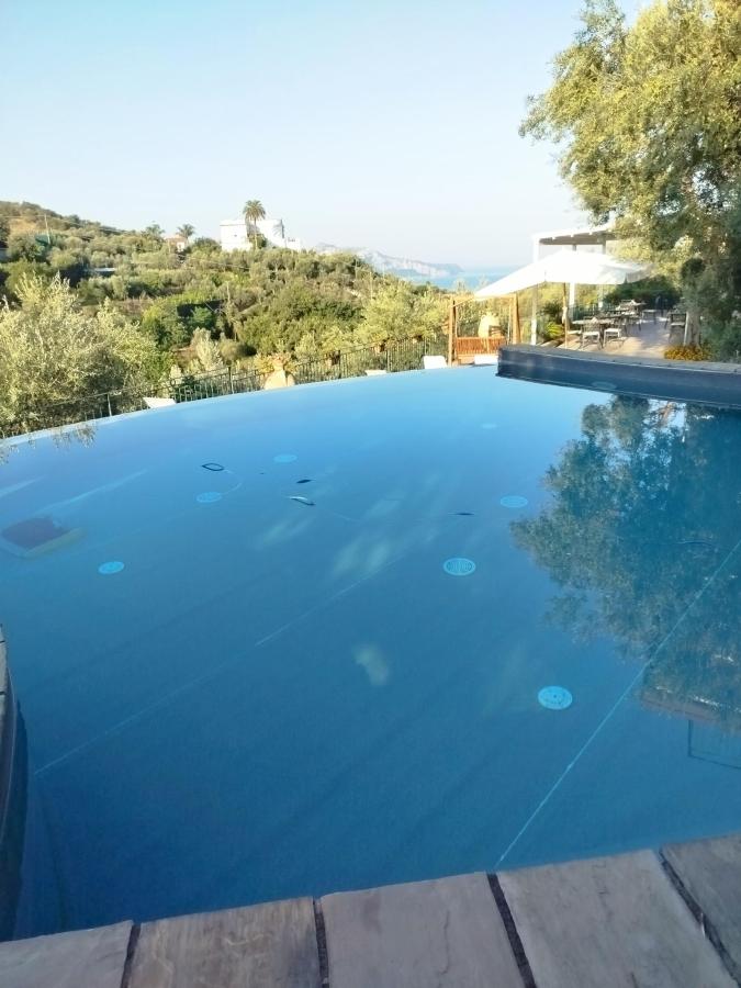 Piscina di Oleum o nelle vicinanze