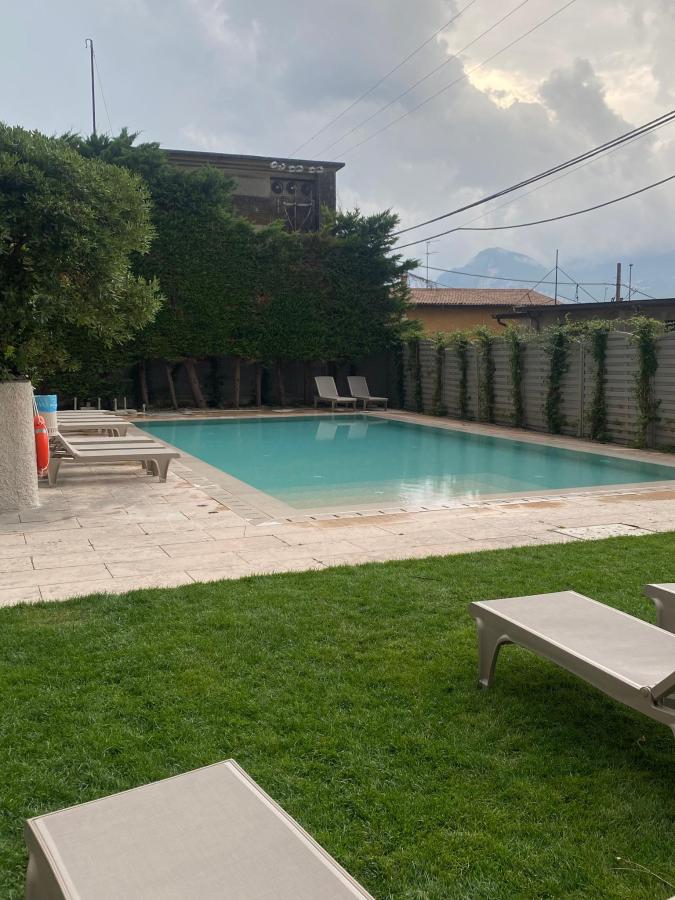 Piscina di Hotel Diana o nelle vicinanze