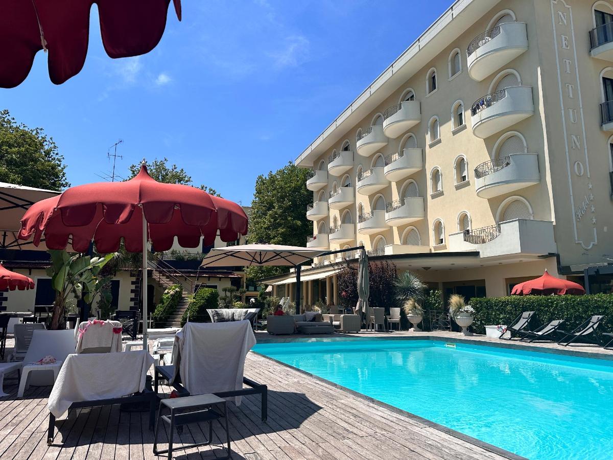Piscina di Hotel Nettuno o nelle vicinanze