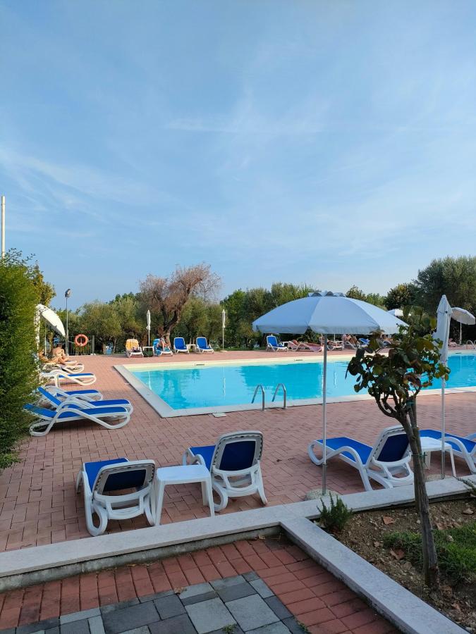 Piscina di Hotel Villa Paradiso Suite o nelle vicinanze