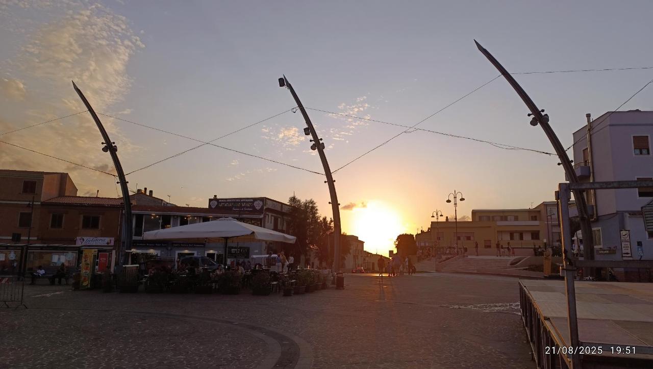 Alba o tramonto visti dall'interno dell'hotel o dai dintorni