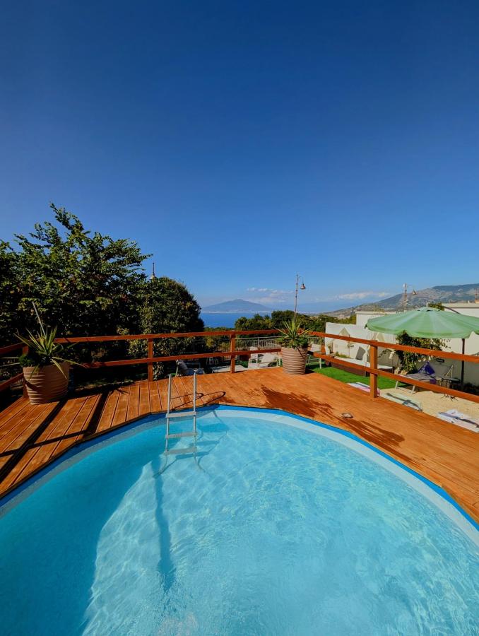 Piscina di Appartamento in Villa vista Golfo, Jacuzzi privata o nelle vicinanze