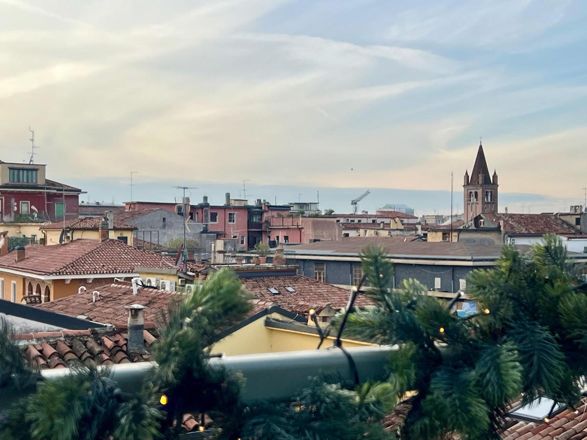 Vista generica su Verona o vista sulla città dall'interno dell'hotel