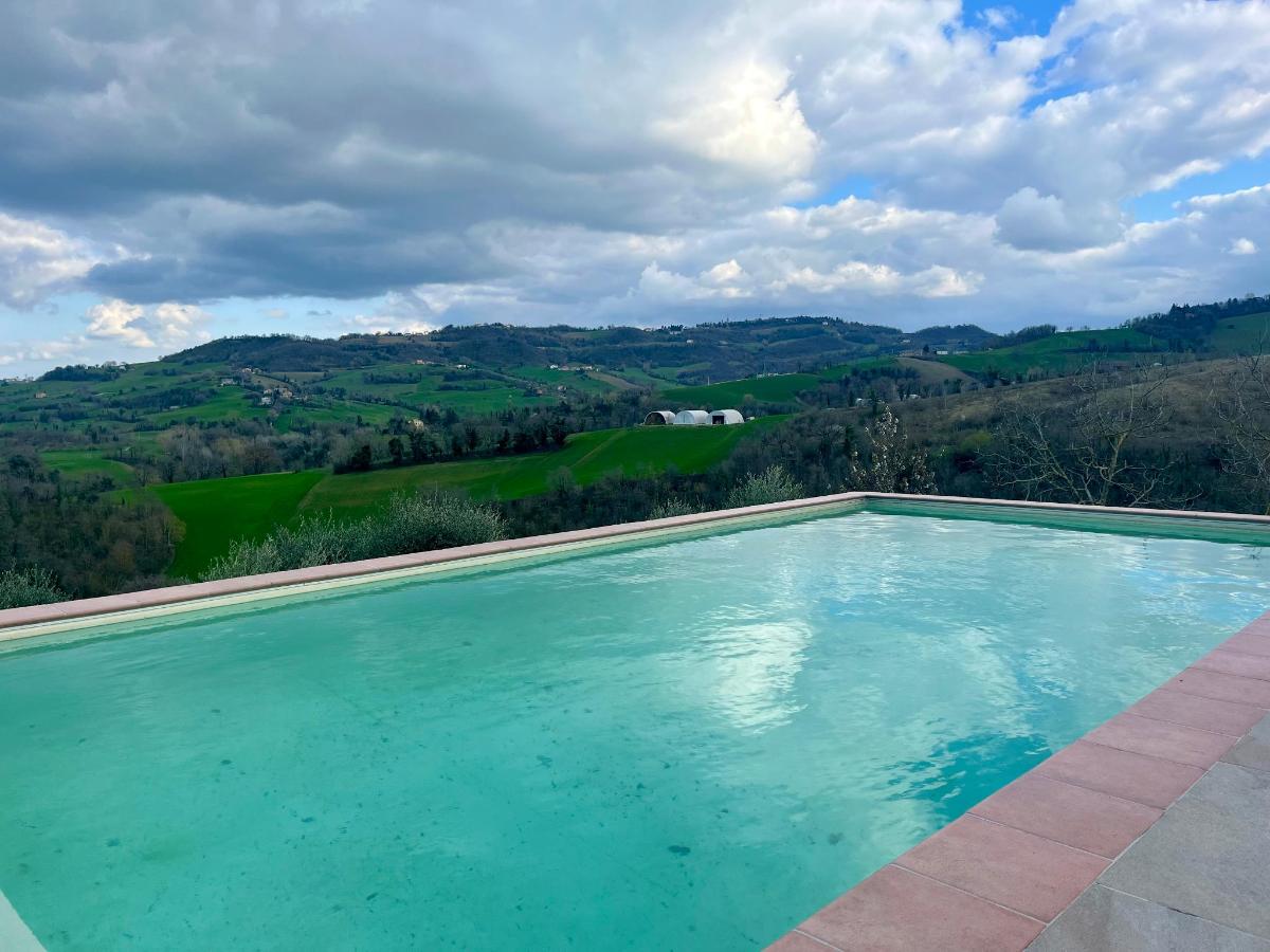 Piscina di Le Scintille di Tardivo Viviana o nelle vicinanze