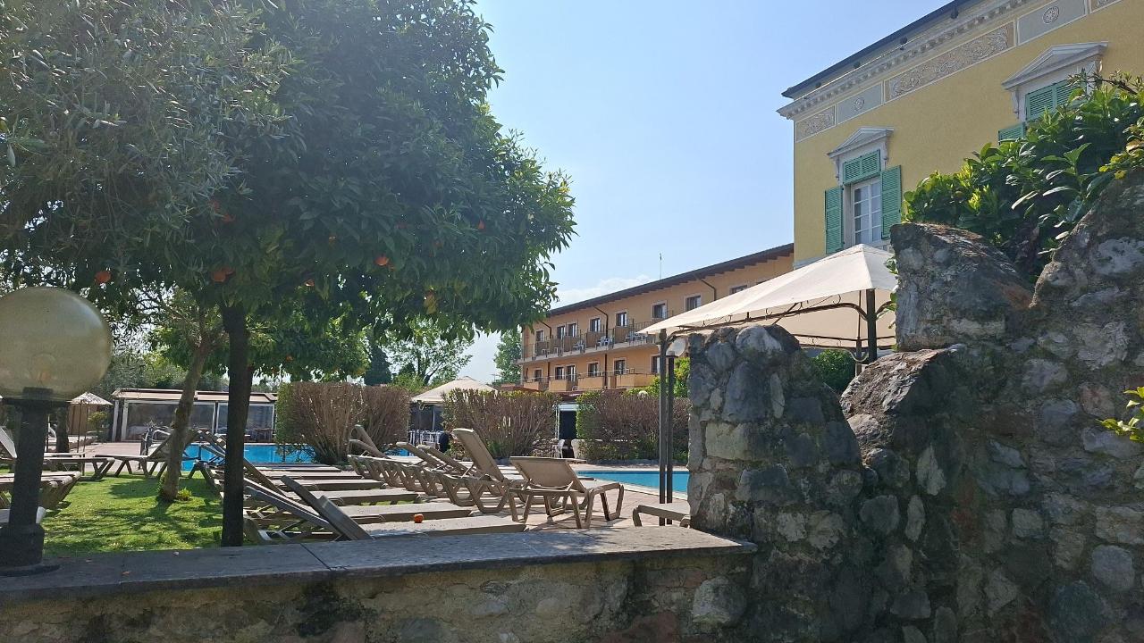 Piscina di Regina del Garda Suite o nelle vicinanze