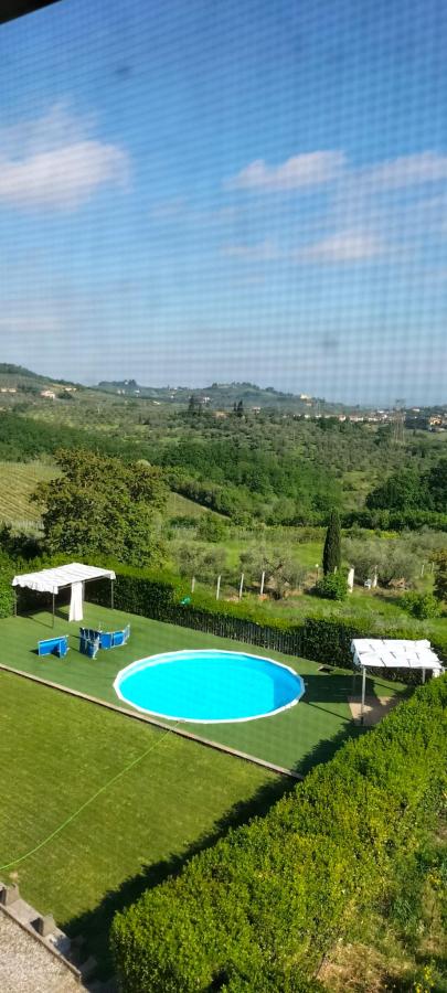 Piscina di B&B Villa Le Farnete o nelle vicinanze