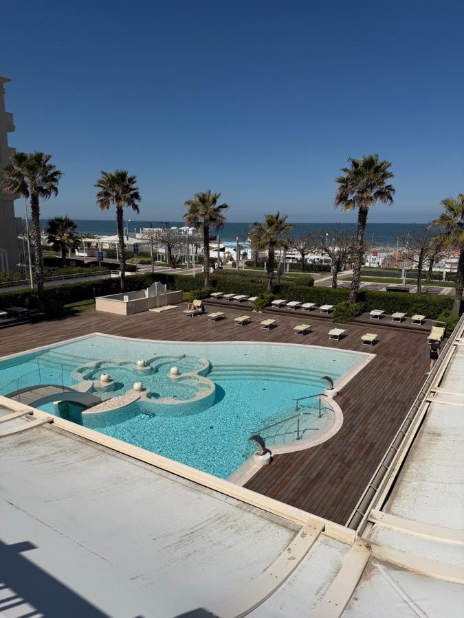 Piscina di Hotel Corallo o nelle vicinanze