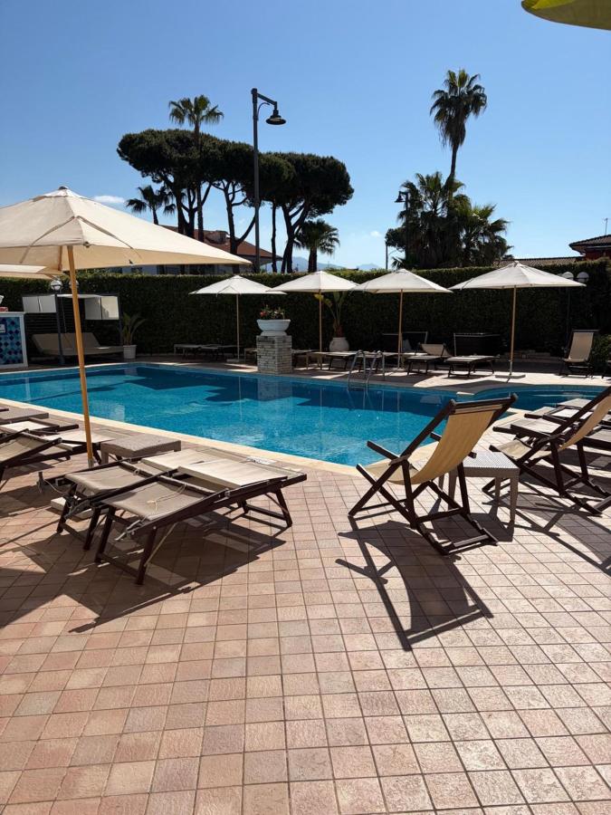 Piscina di Hotel Luna o nelle vicinanze