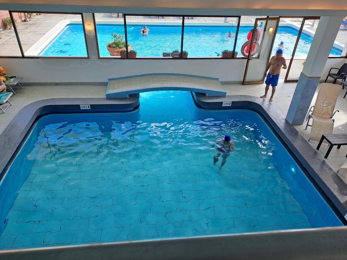 Piscina di Hotel Firenze o nelle vicinanze