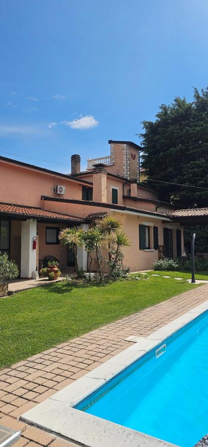 Piscina di B&B Villa Fiorini o nelle vicinanze