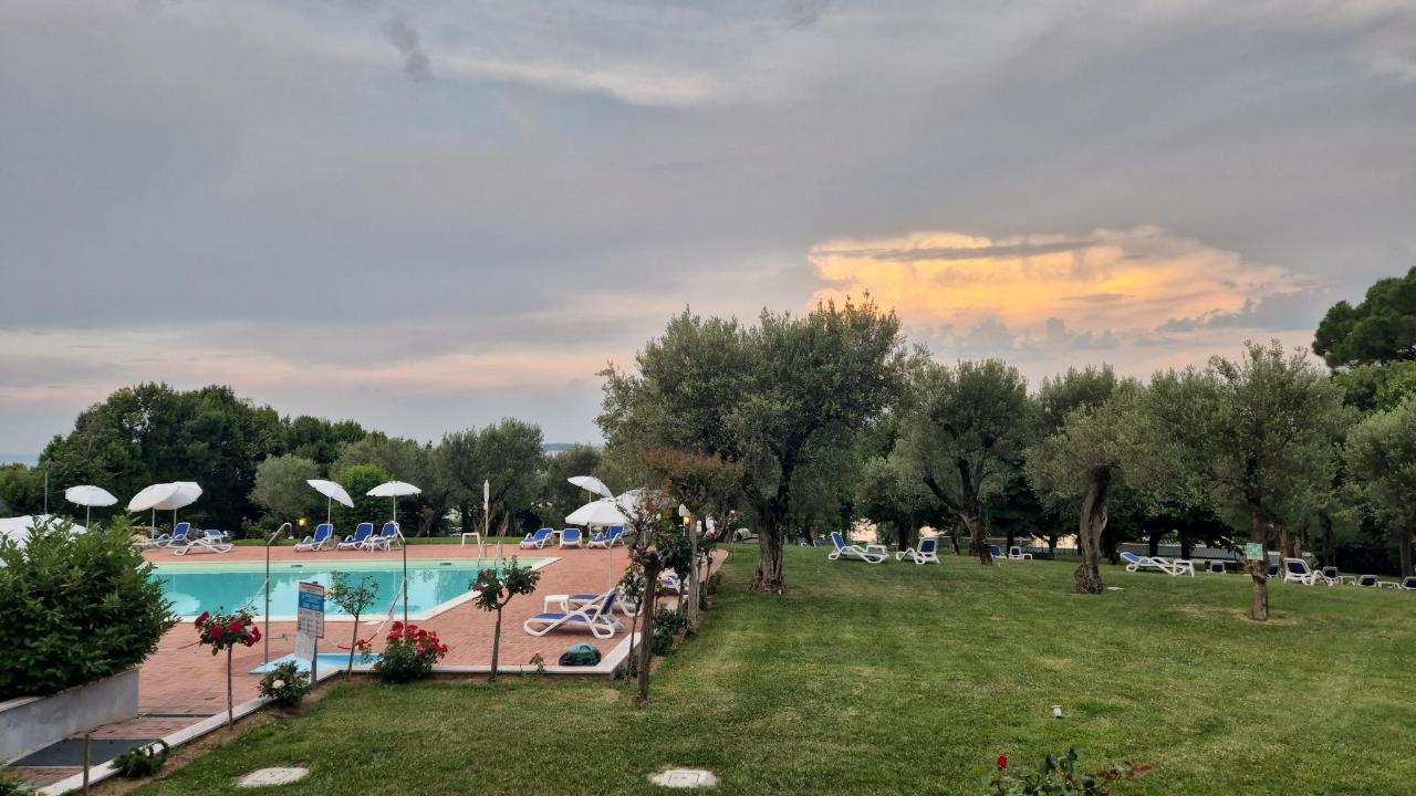 Piscina di Hotel Villa Paradiso Suite o nelle vicinanze