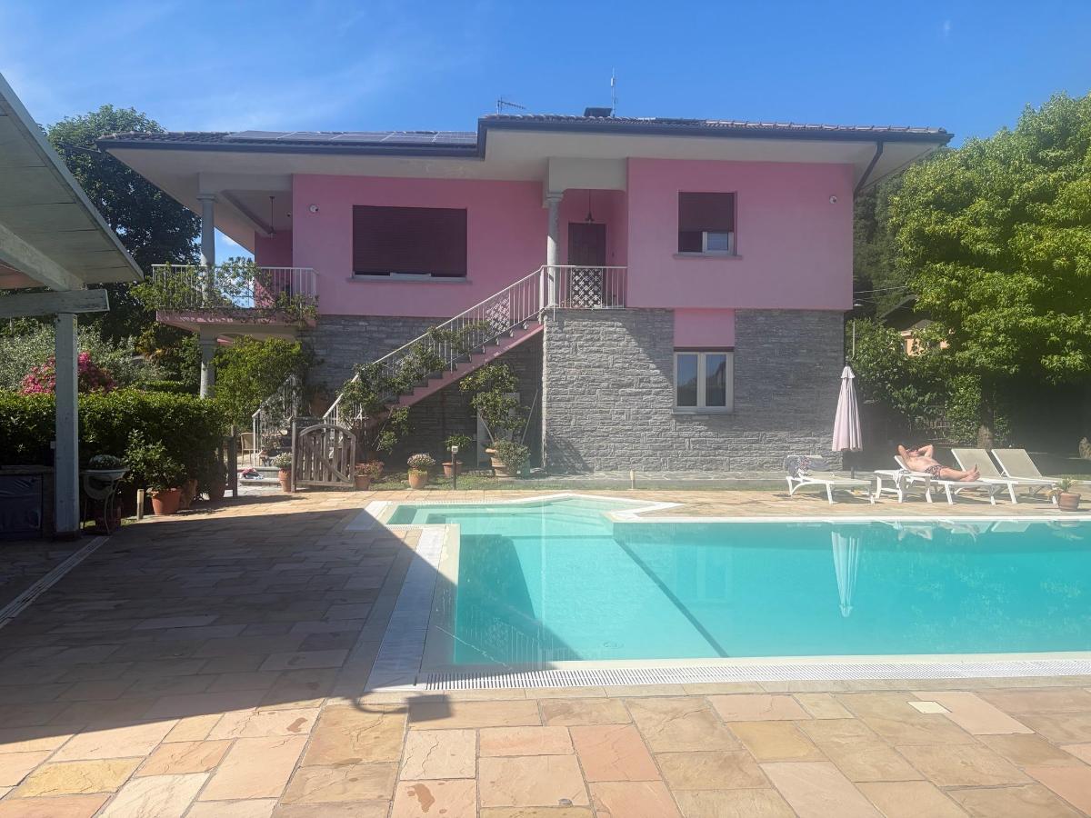Piscina di B&B La Rosa del Lago o nelle vicinanze