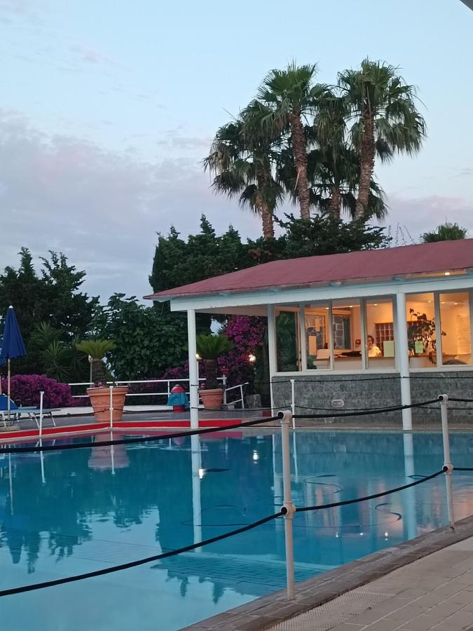 Piscina di Hotel Parco Cartaromana o nelle vicinanze