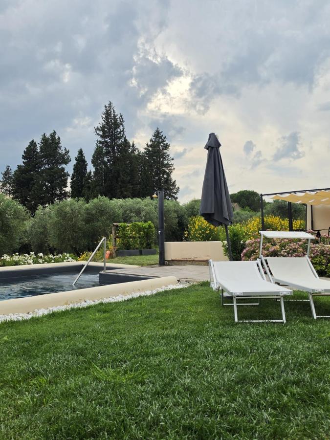 Piscina di Borgo Elissa Country Relais o nelle vicinanze