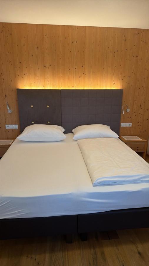 Letto o letti in una camera di Hotel Ortler