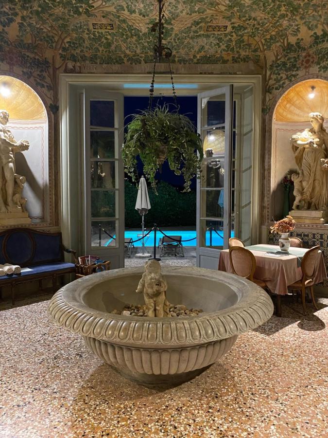 Piscina di Villa Platamone o nelle vicinanze