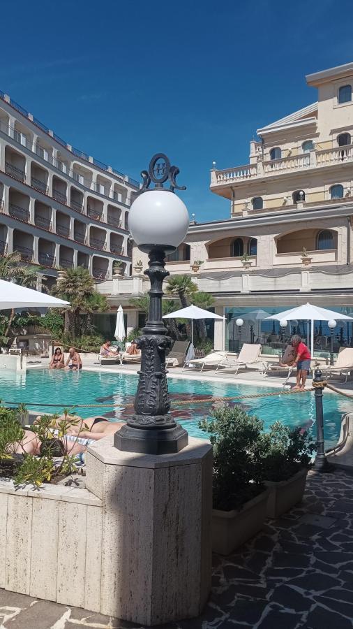 Piscina di Hellenia Yachting Hotel & SPA o nelle vicinanze