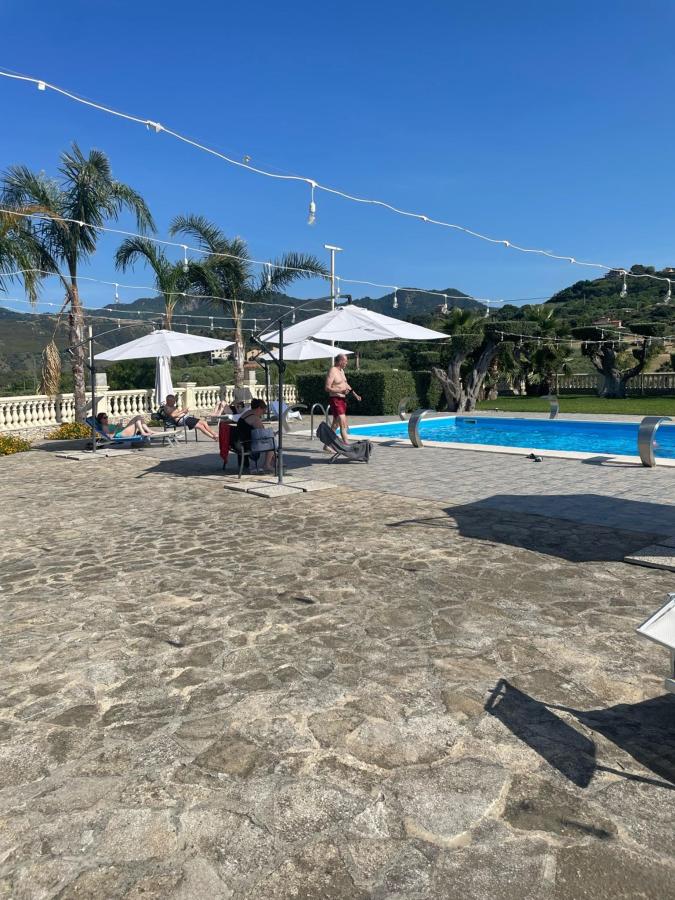 Piscina di Tenuta Pietravera o nelle vicinanze