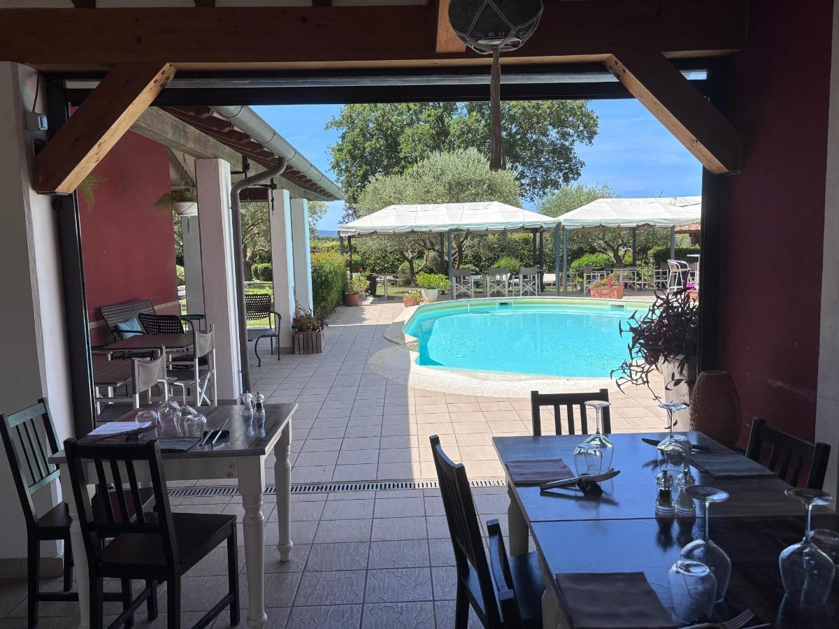 Piscina di Hotel La Posta di Torrenova o nelle vicinanze