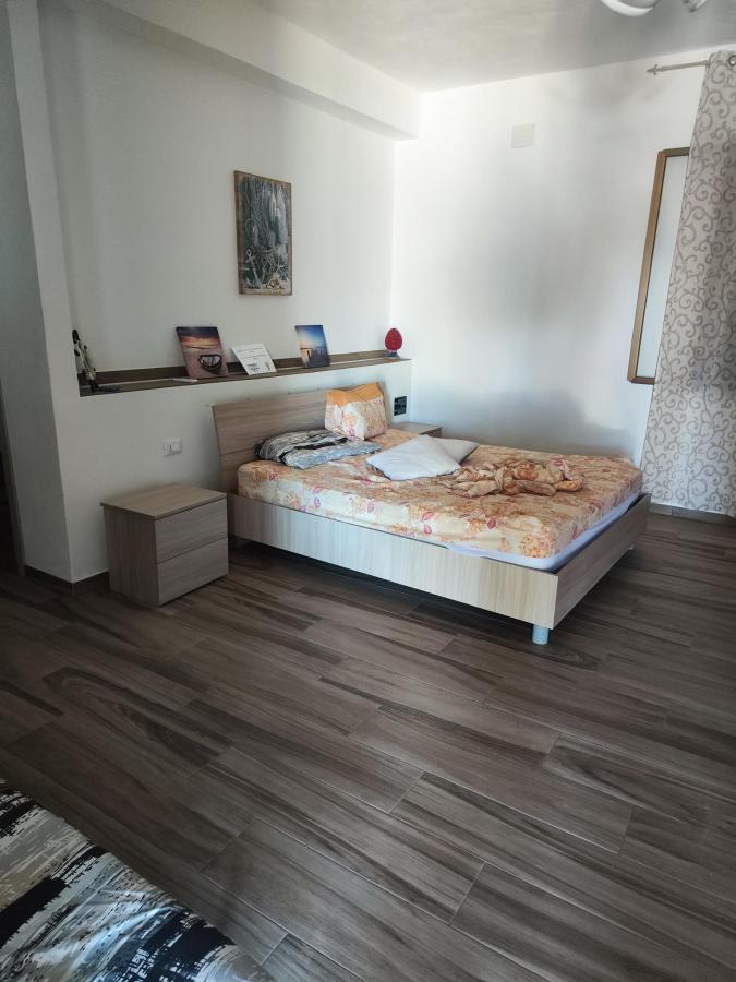 Letto o letti in una camera di Casa Sole fronte Mare con piscina