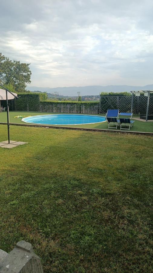 Piscina di B&B Villa Le Farnete o nelle vicinanze