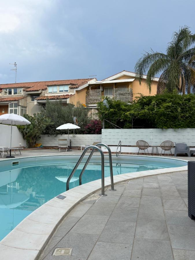 Piscina di Hotel Alexander o nelle vicinanze