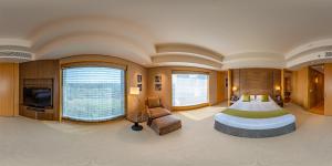 Gallery image of Grand Hyatt Mumbai Hotel and Residences in Mumbai