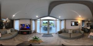 Gallery image of Arranview Lochside Pods & Lodges all with private Hot-tubs in Fenwick