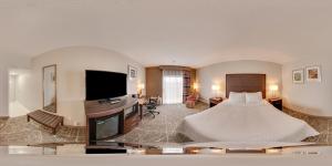 Gallery image of Orangewood Inn & Suites Kansas City Airport in Kansas City