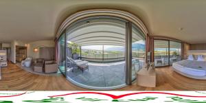 Foto dalla galleria di Weinegg Wellviva Resort ad Appiano sulla Strada del Vino