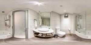 Gallery image of Holiday Inn Queenstown Frankton Road by IHG in Queenstown
