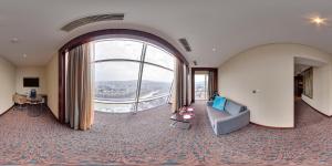 Foto dalla galleria di The Biltmore Tbilisi Hotel a Tbilisi City