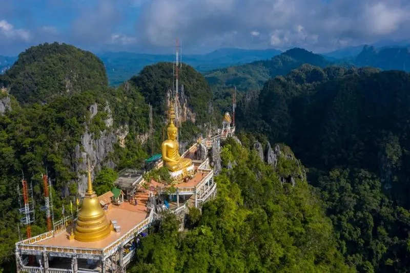 Featured tour with 186 reviews: Tiger Cave Temple, Emerald Pool & Hot Springs Tour from Krabi