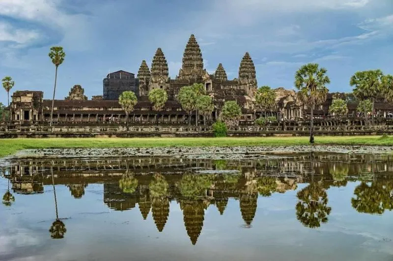 Luxury Tour: 2-Day Private Angkor Wat, Floating Village & Countryside Tour