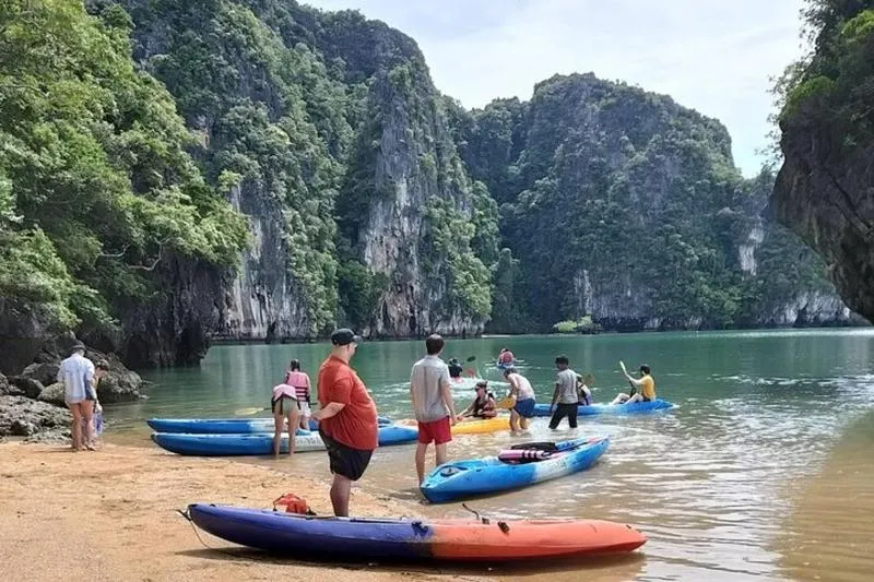 Featured tour with 7 reviews: A full day exploring kayaking 3 islands (Talabeng sea cave)
