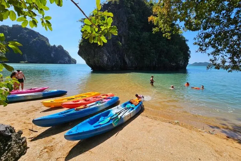 Featured tour with 27 reviews: Half day 3 island, Kayaking (Talabeng Sea Cave)