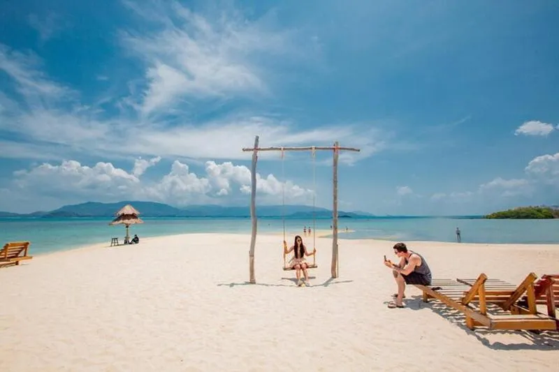 Featured tour with 17 reviews: Pig Island Snorkeling & Sightseeing Tour By Speedboat From Koh Samui