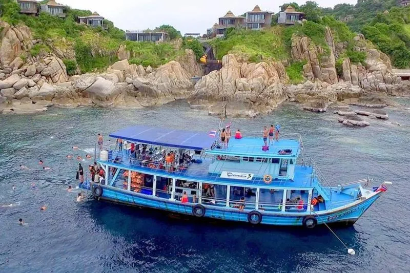 Best rated tour for Koh Nangyuan from Koh Tao with an average score of 5 Best rated tour for Koh Nangyuan from Koh Tao with an average score of 5