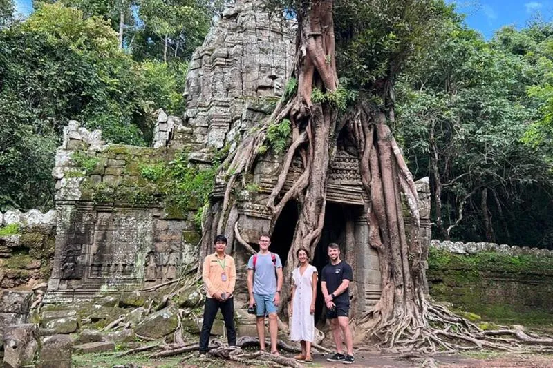 2-Day Angkor Wat Tour with Banteay Srei and Floating Village