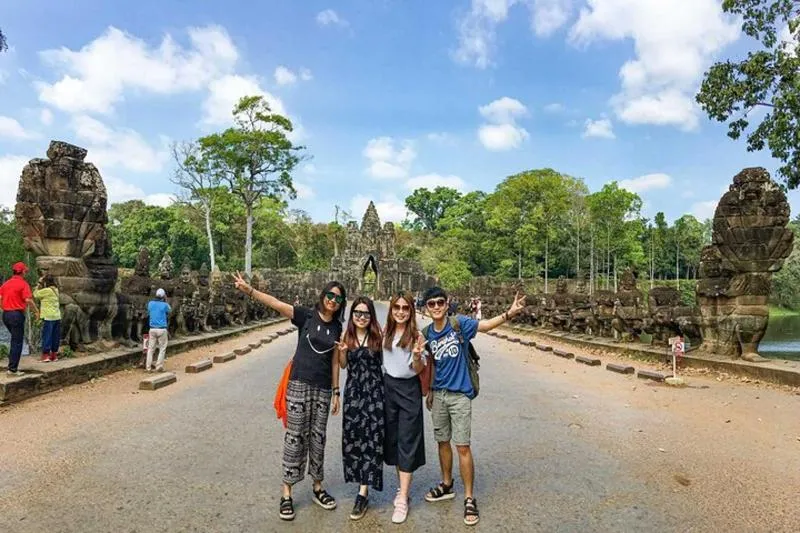 Luxury Tour: A Day Trip to Angkor Wat, Bayon, Taprohm from Phnom Penh
