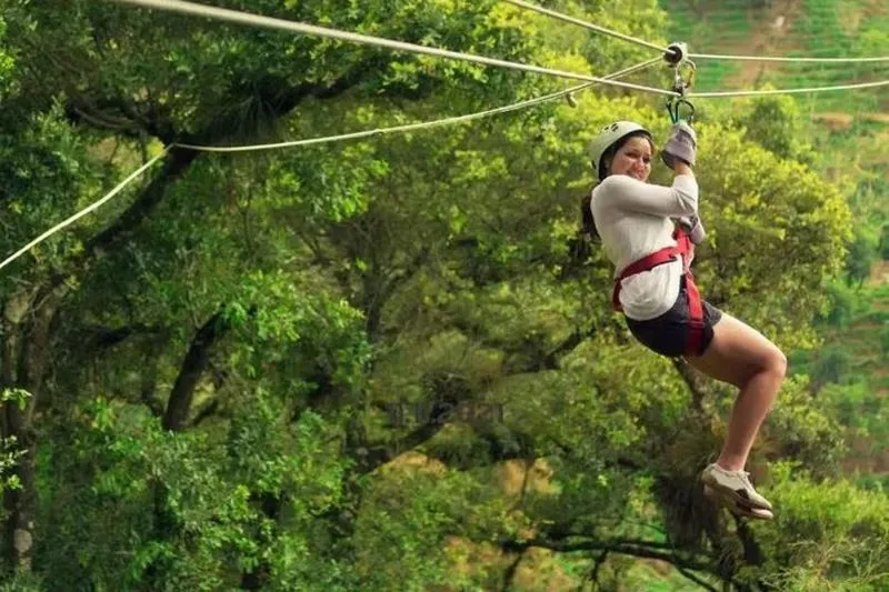 Vang Vieng Kayaking, Zipline,Tham Chang Cave and Water Cave