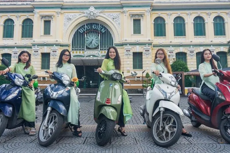 Saigon Night Sights & Local Food by Motorbike| Opt: Ao Dai Riders