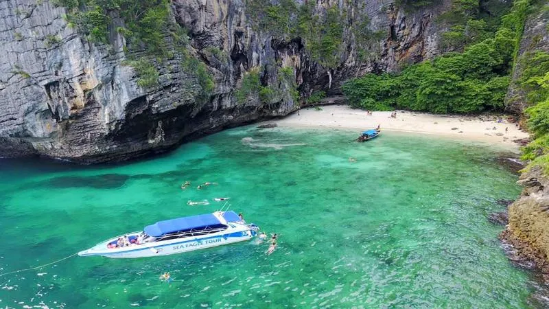 1 Day Trip: Full-day Phi Phi Island Tour with Lunch
