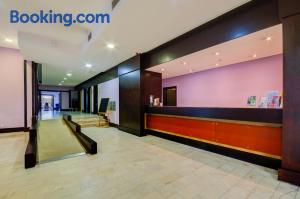 Gallery image of Super 8 By Wyndham Waldorf